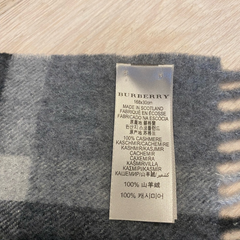 Burberry Authentic Cashmere Scarf Grey with Green Stripe Unisex Like New RARE - Picture 3 of 5